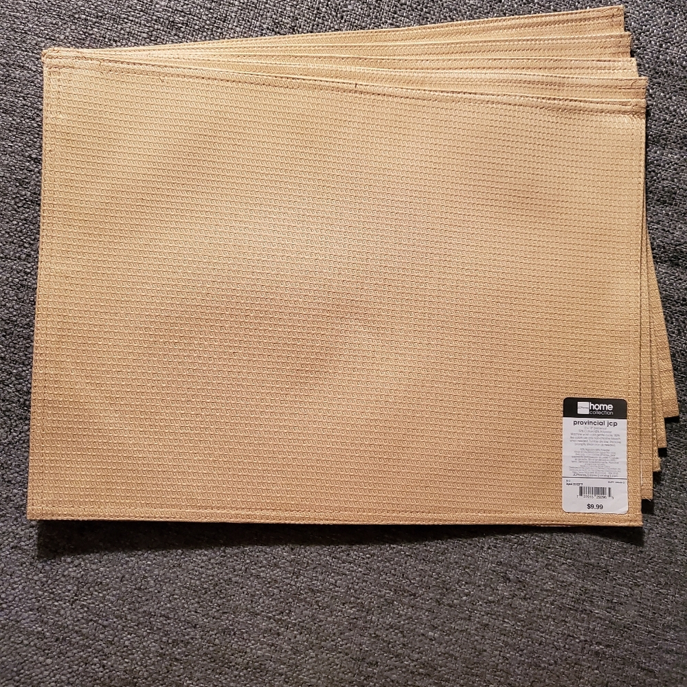Yellow placemats